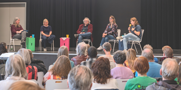 Die fünf Panelisten auf der Aktiko5-Bühne