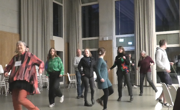 Line dancing (Hully-Gully)